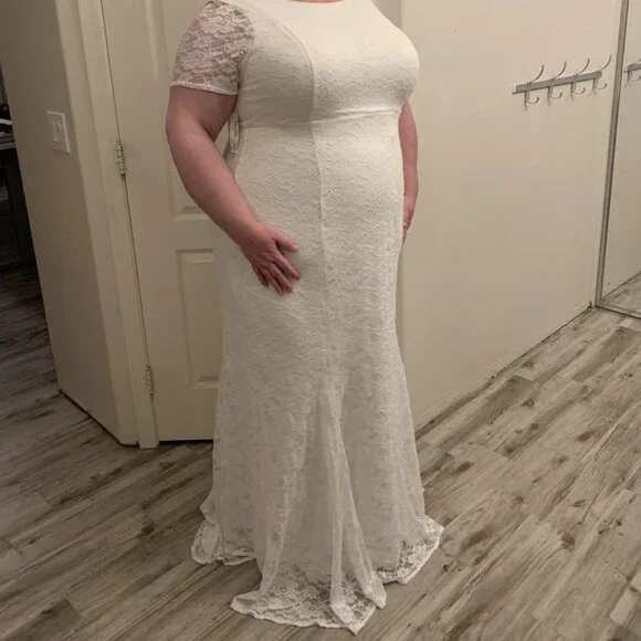 Torrid Wedding Dress Ivory Lace Short Sleeve Fit & Flare Stretchy Train Bride - Picture 7 of 10